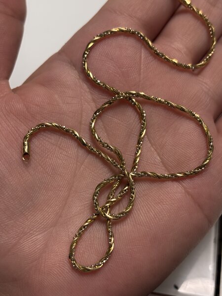 Aur 18k, 8,56 g.