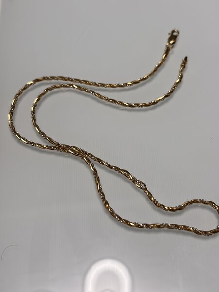 Aur 18k, 8,56 g.