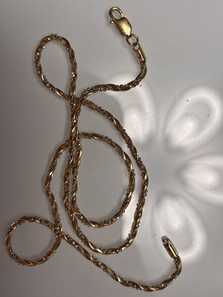 Aur 18k, 8,56 g.