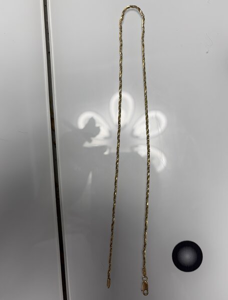 Aur 18k, 8,56 g.
